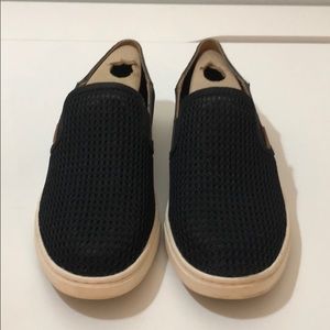 Olukai Pehuea- Black, size 7 WORN TWICE!
